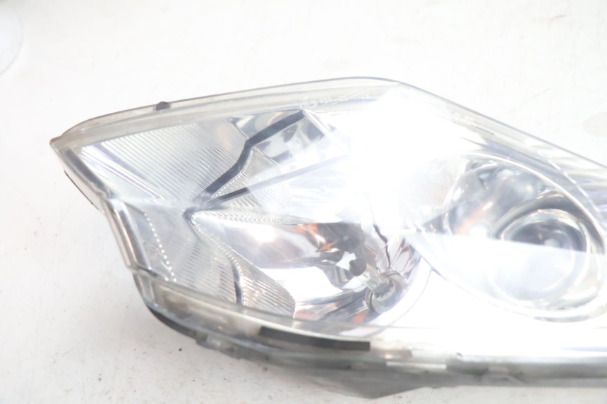 photo de LEFT FRONT HEADLIGHT PEUGEOT SATELIS 125 (2006 - 2009) - Zoom on usage condition