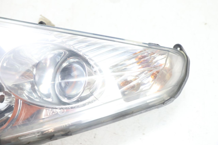 photo de LEFT FRONT HEADLIGHT PEUGEOT SATELIS 125 (2006 - 2009) - Alternative perspective