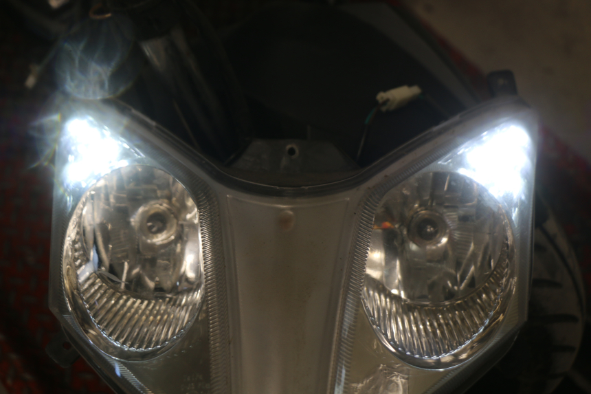 photo de FRONT HEADLIGHT TNT MOTOR GRIDO 2T 50 (2010 - 2019) - Distinctive features