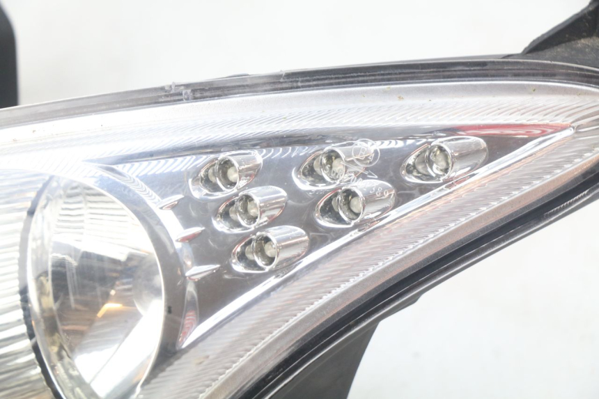 photo de FRONT HEADLIGHT TNT MOTOR GRIDO 2T 50 (2010 - 2019) - Surface and material condition