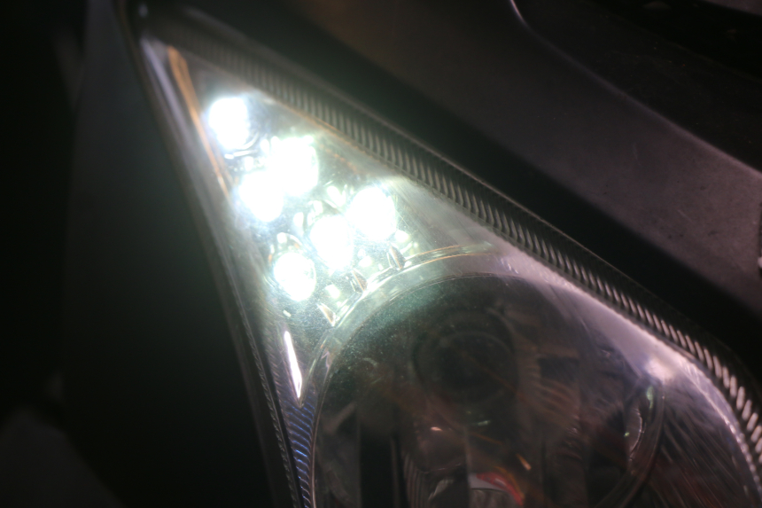 photo de FRONT HEADLIGHT TNT MOTOR GRIDO 2T 50 (2010 - 2019) - Distinctive features