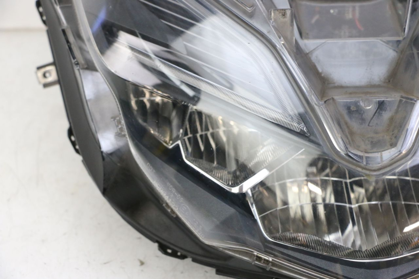 photo de HEADLIGHT HONDA FORZA 125 (2021 - 2025) - Detailed visual inspection