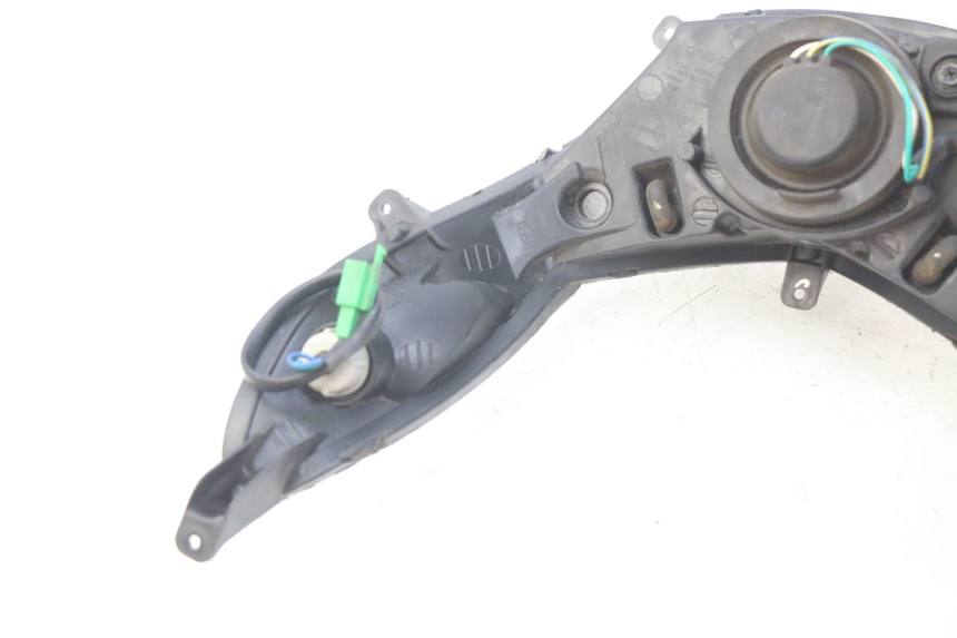 photo de FRONT HEADLIGHT PEUGEOT KISBEE 2T 50 (2010 - 2017) - Zoom on usage condition