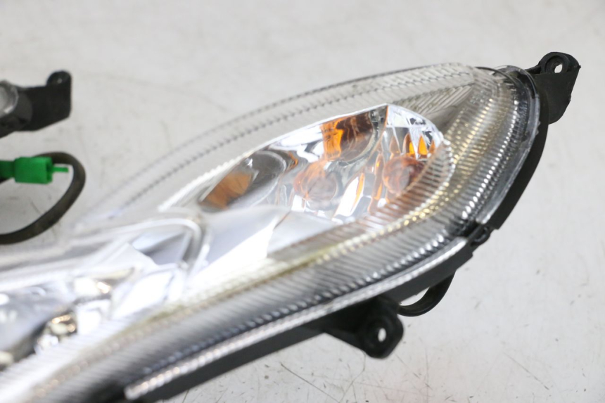 photo de FRONT HEADLIGHT PEUGEOT KISBEE 2T 50 (2010 - 2017) - High-resolution close-up