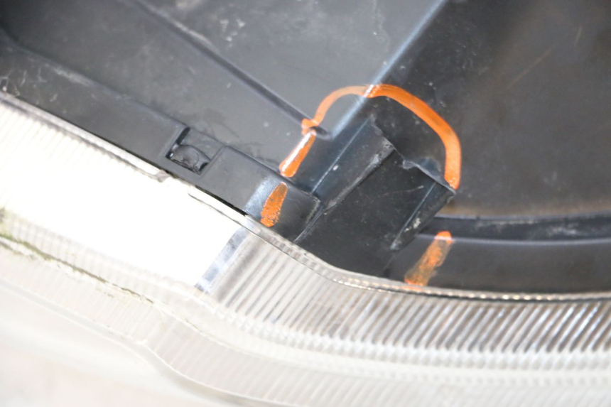 photo de FRONT HEADLIGHT PEUGEOT KISBEE 2T 50 (2010 - 2017) - Technical close-up