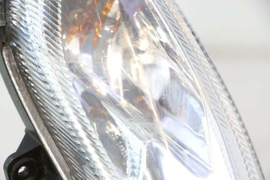 photo de FRONT HEADLIGHT PEUGEOT KISBEE 2T 50 (2010 - 2017) - Alternative perspective