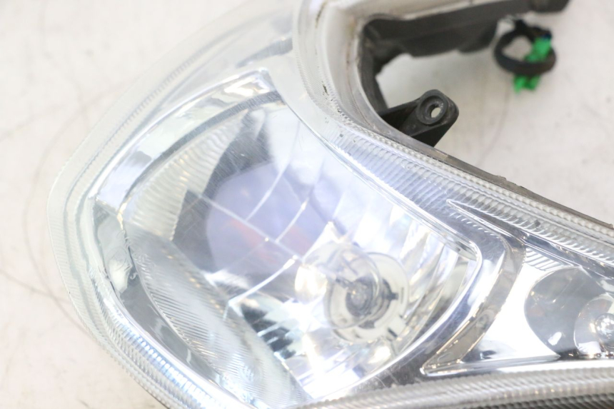 photo de FRONT HEADLIGHT PEUGEOT KISBEE 2T 50 (2010 - 2017) - Surface and material condition