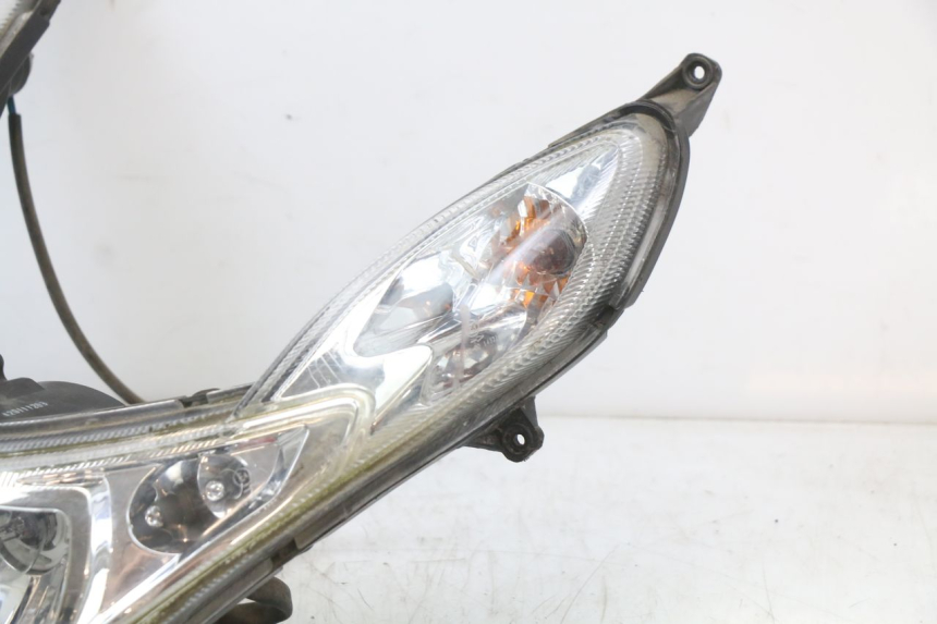 photo de FRONT HEADLIGHT PEUGEOT KISBEE 4T 50 (2010 - 2017) - Fixing points details