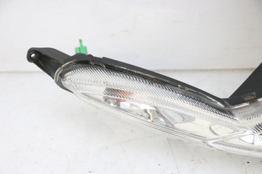 photo de FRONT HEADLIGHT PEUGEOT KISBEE 4T 50 (2010 - 2017) - Focus on structure