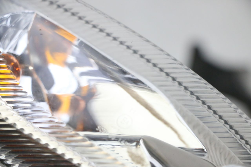 photo de FRONT HEADLIGHT PEUGEOT KISBEE 4T 50 (2010 - 2017) - Fixing points details