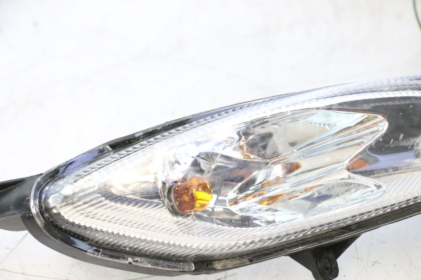 photo de FRONT HEADLIGHT PEUGEOT KISBEE 4T 50 (2018 - 2022) - Focus on structure