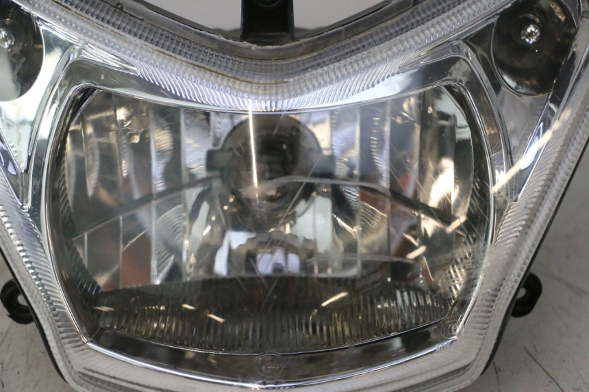 photo de FRONT HEADLIGHT PEUGEOT KISBEE 4T 50 (2010 - 2017) - High-resolution close-up