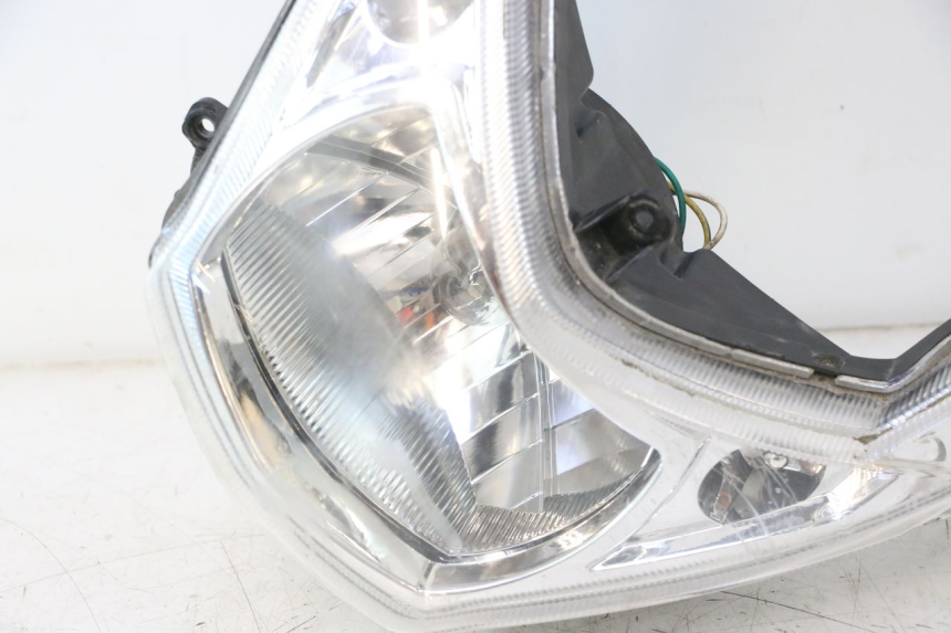 photo de FRONT HEADLIGHT PEUGEOT KISBEE 4T 50 (2018 - 2022) - Alternative perspective