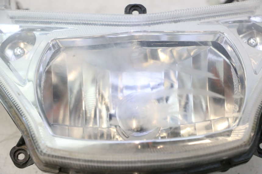 photo de FRONT HEADLIGHT PEUGEOT KISBEE 4T 50 (2018 - 2022) - Additional view of the item