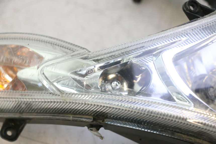 photo de FRONT HEADLIGHT PEUGEOT KISBEE 4T 50 (2018 - 2022) - Fixing points details