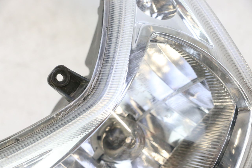 photo de HEADLIGHT PEUGEOT KISBEE 4T 50 (2023 - 2026) - Alternative angle