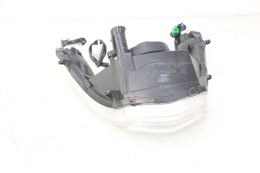 photo de HEADLIGHT PEUGEOT KISBEE 4T 50 (2023 - 2026) - Zoom on usage condition