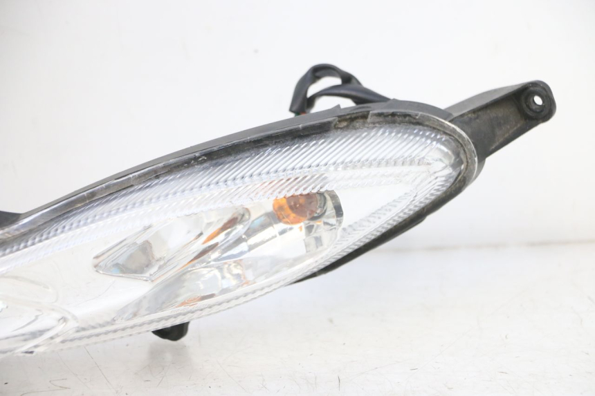 photo de HEADLIGHT PEUGEOT KISBEE 4T 50 (2023 - 2026) - Technical close-up