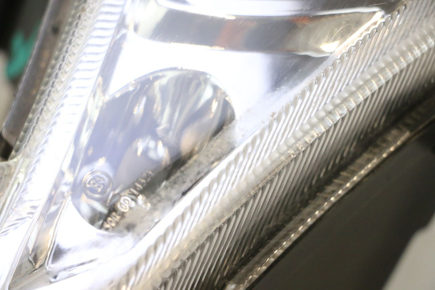 photo de HEADLIGHT PEUGEOT KISBEE 4T 50 (2023 - 2026) - Fixing points details