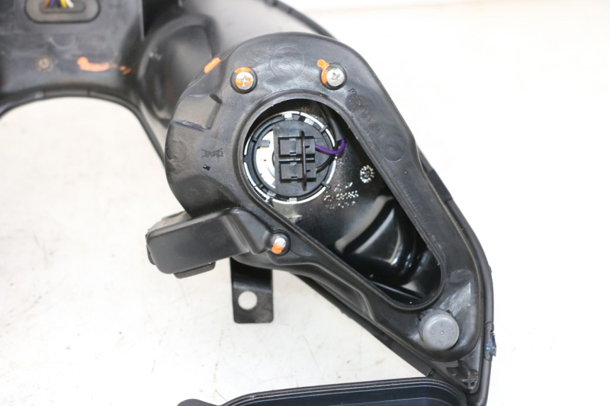 photo de HEADLIGHT PIAGGIO MP3 HPE 300 (2019 - 2026) - Zoom on usage condition