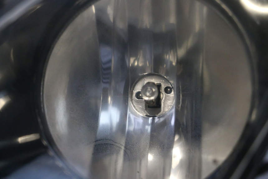 photo de HEADLIGHT PIAGGIO MP3 RL 250 (2006 - 2010) - Additional view of the item