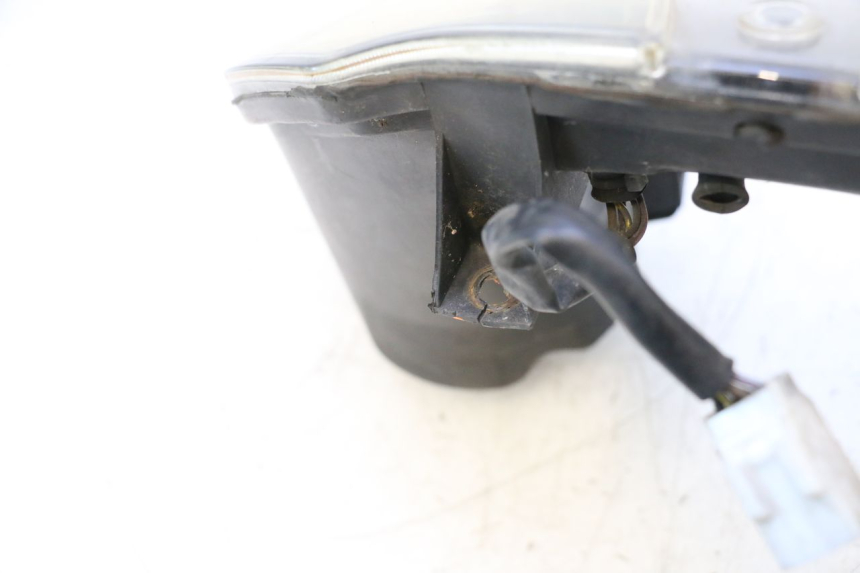 photo de HEADLIGHT PIAGGIO MP3 RL 250 (2006 - 2010) - Distinctive features