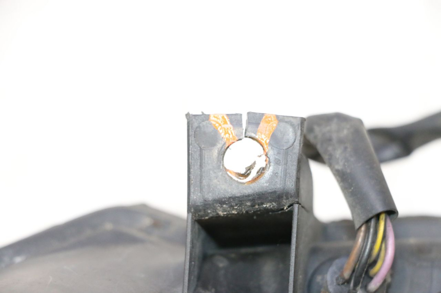 photo de HEADLIGHT PIAGGIO MP3 RL 250 (2006 - 2010) - Focus on structure
