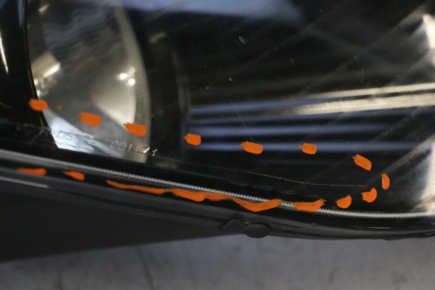 photo de HEADLIGHT PIAGGIO MP3 RL 250 (2006 - 2010) - Alternative perspective