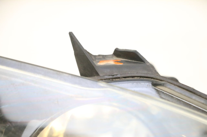 photo de HEADLIGHT PIAGGIO MP3 RL 250 (2006 - 2010) - Distinctive features