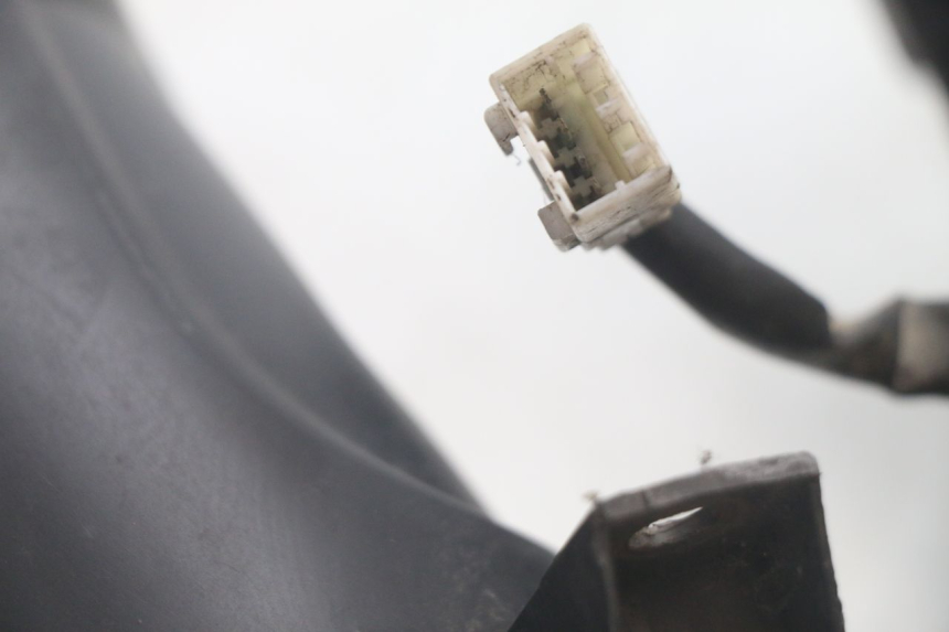 photo de HEADLIGHT PIAGGIO MP3 125 (2006 - 2014) - Surface and material condition