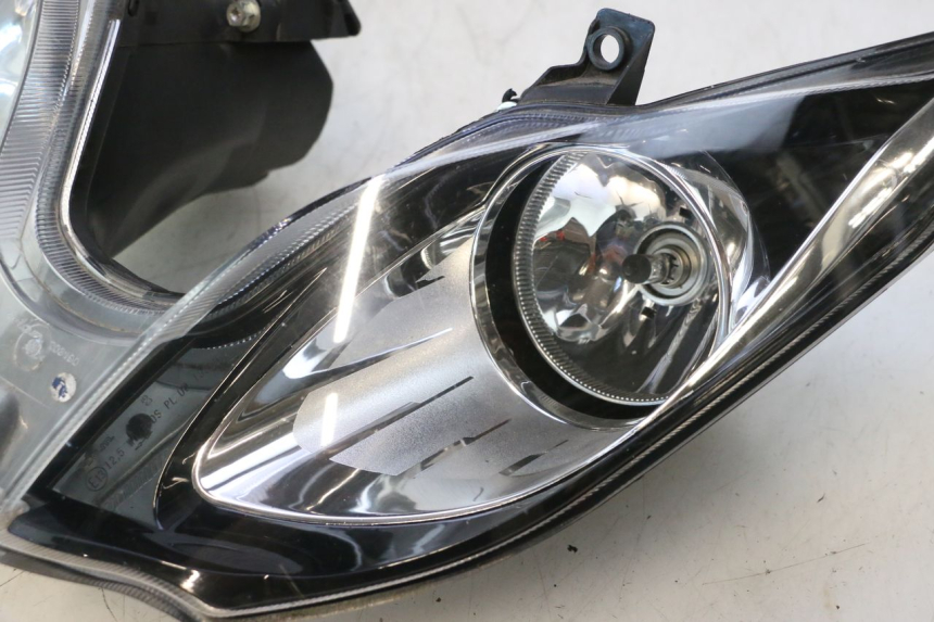 photo de HEADLIGHT PIAGGIO MP3 500 (2016 - 2018) - Technical close-up