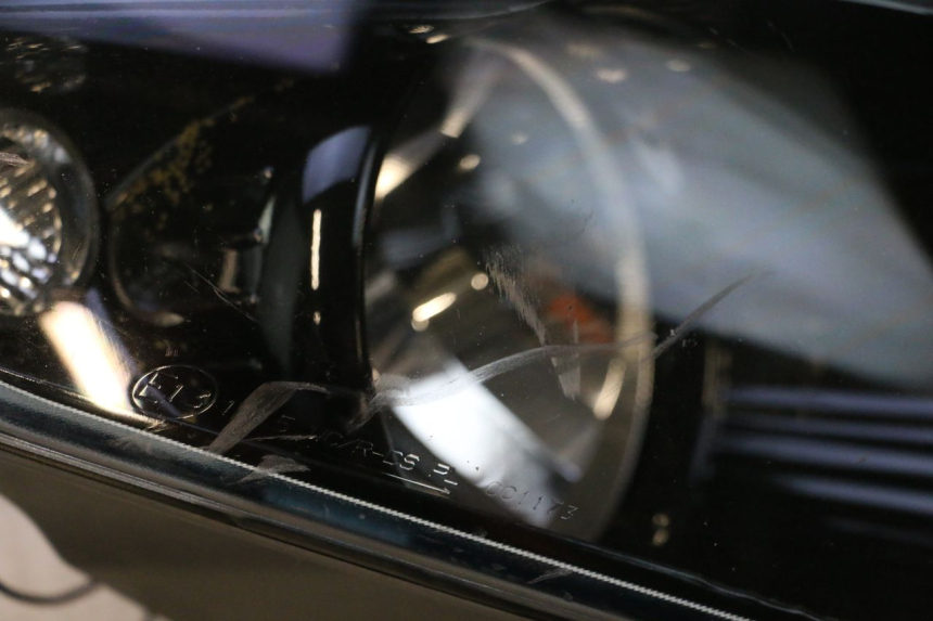 photo de HEADLIGHT PIAGGIO MP3 125 (2006 - 2014) - Component detail
