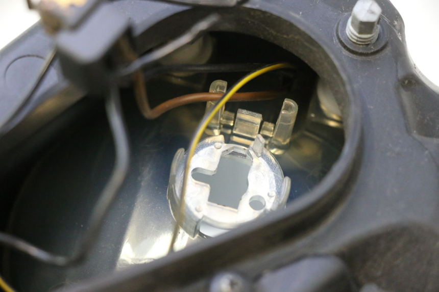 photo de HEADLIGHT PIAGGIO MP3 125 (2006 - 2014) - Product overview