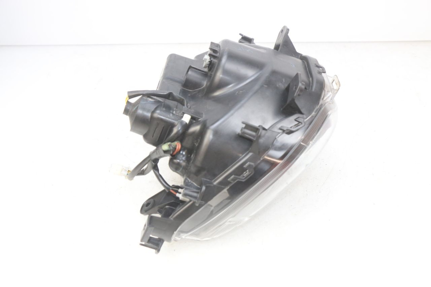 photo de HEADLIGHT YAMAHA N-MAX NMAX 125 (2017 - 2020) - Distinctive features