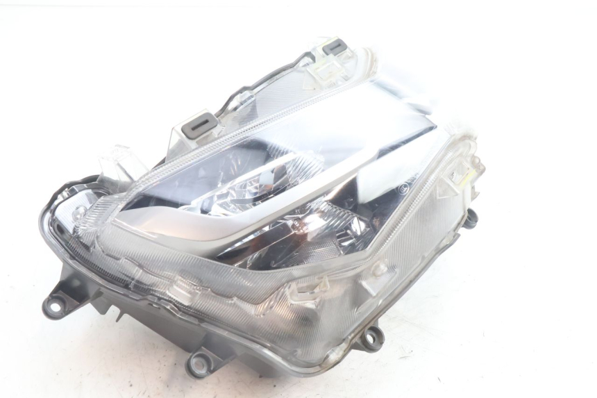 photo de HEADLIGHT YAMAHA N-MAX NMAX 125 (2021 - 2024) - Zoom on usage condition