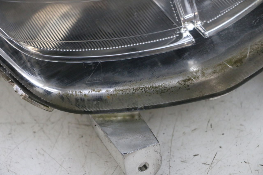 photo de HEADLIGHT PIAGGIO NEW TYPHOON 50 (2018 - 2021) - Distinctive features