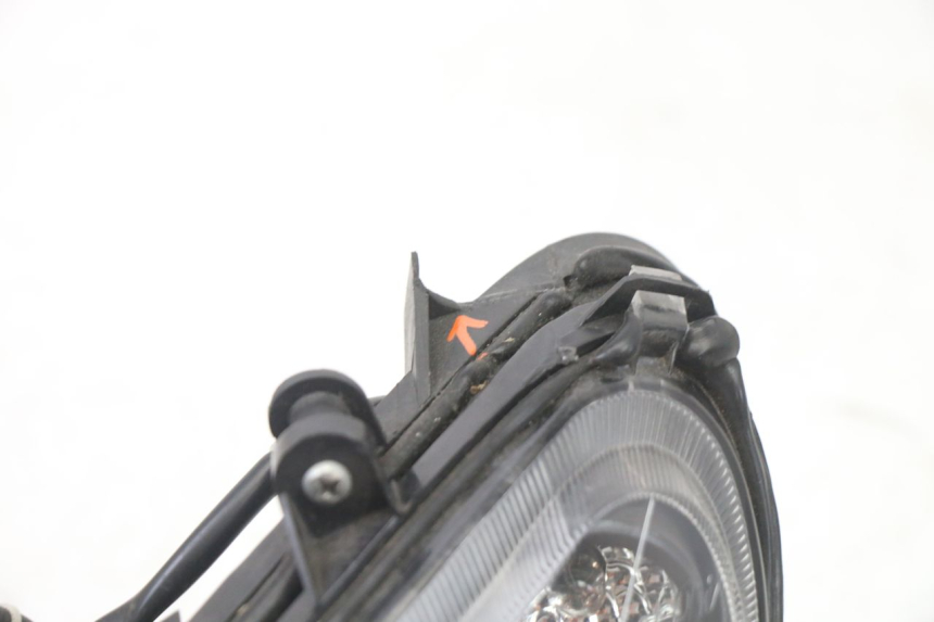 photo de HEADLIGHT PIAGGIO NRG POWER PUREJET 50 (2018 - 2021) - Zoom on usage condition