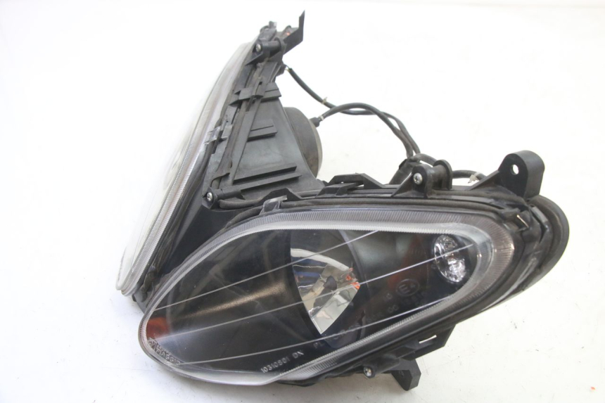 photo de HEADLIGHT PIAGGIO NRG POWER PUREJET 50 (2018 - 2021) - Technical close-up