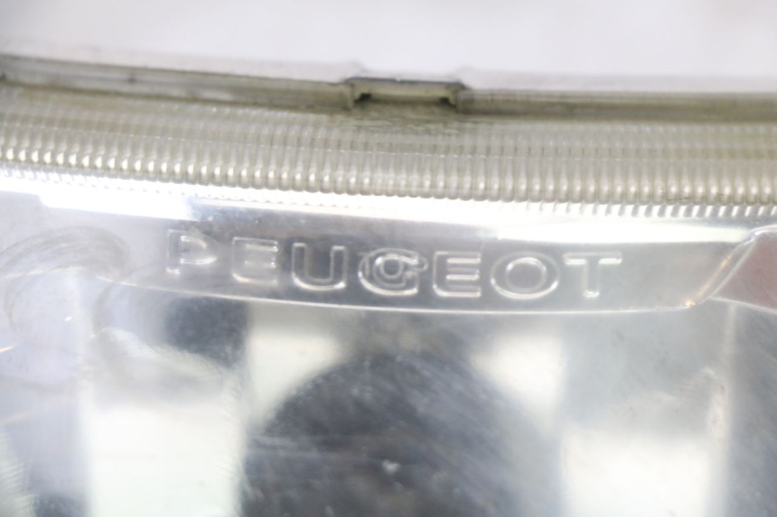photo de HEADLIGHT PEUGEOT BELVILLE 125 (2017 - 2021) - Technical close-up