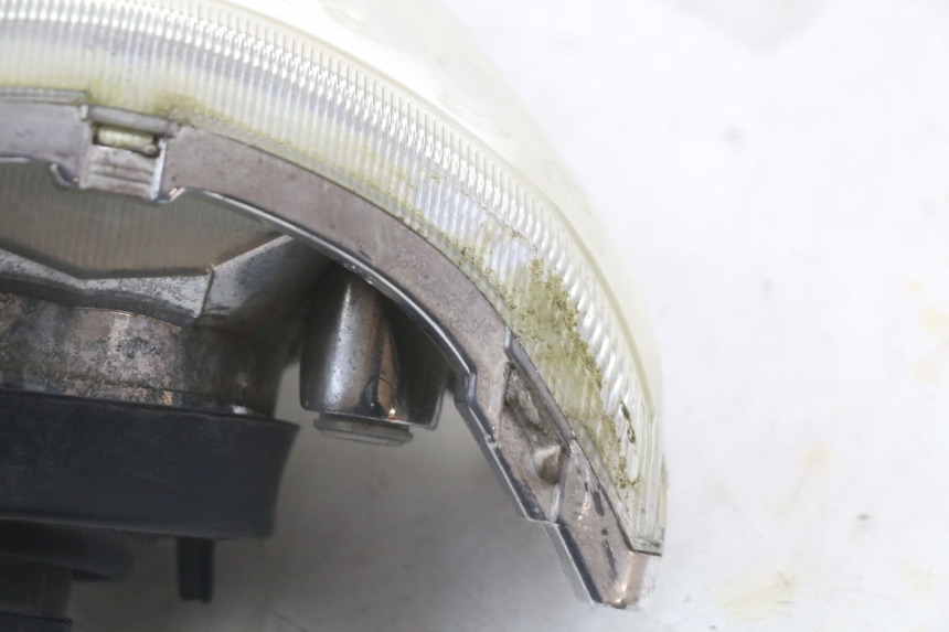 photo de HEADLIGHT PEUGEOT BELVILLE 125 (2017 - 2021) - Fixing points details
