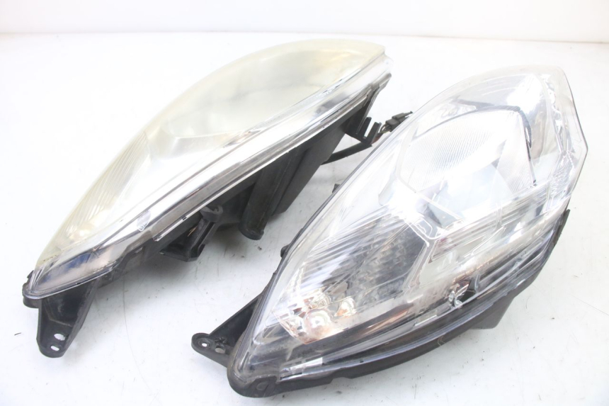 photo de HEADLIGHT PEUGEOT SATELIS 125 (2013 - 2018) - Technical close-up