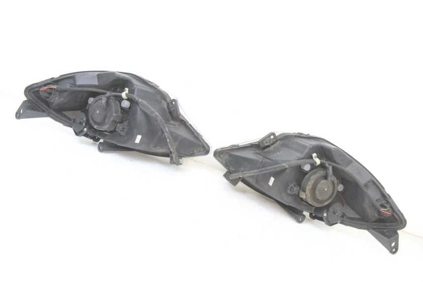 photo de HEADLIGHT PEUGEOT SATELIS 125 (2013 - 2018) - Fixing points details