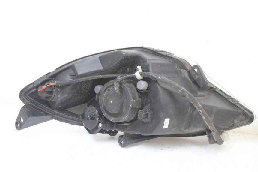 photo de HEADLIGHT PEUGEOT SATELIS 125 (2013 - 2018) - Surface and material condition