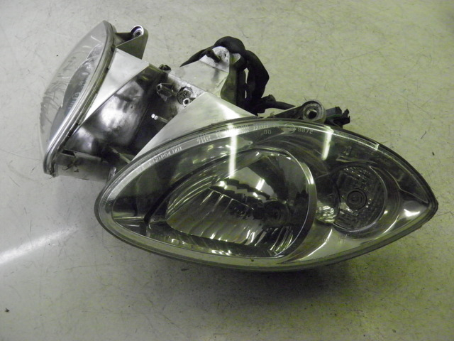 photo de HEADLIGHT PIAGGIO X9 250 (2000 - 2002) - Distinctive features