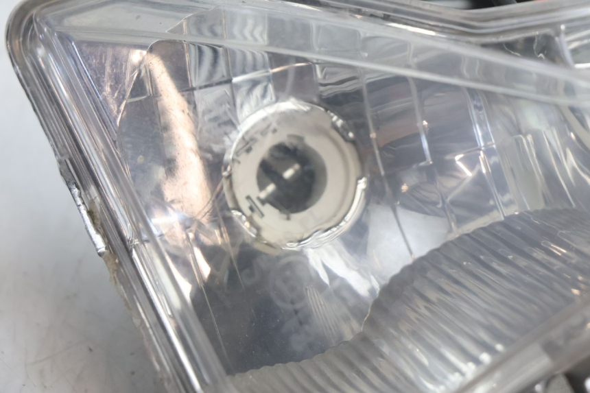 photo de HEADLIGHT YAMASAKI ROADSTER 50 (2013 - 2018) - Technical close-up