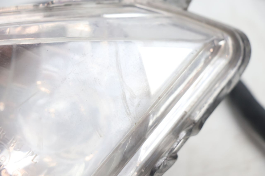 photo de HEADLIGHT YAMASAKI ROADSTER 50 (2013 - 2018) - Surface and material condition