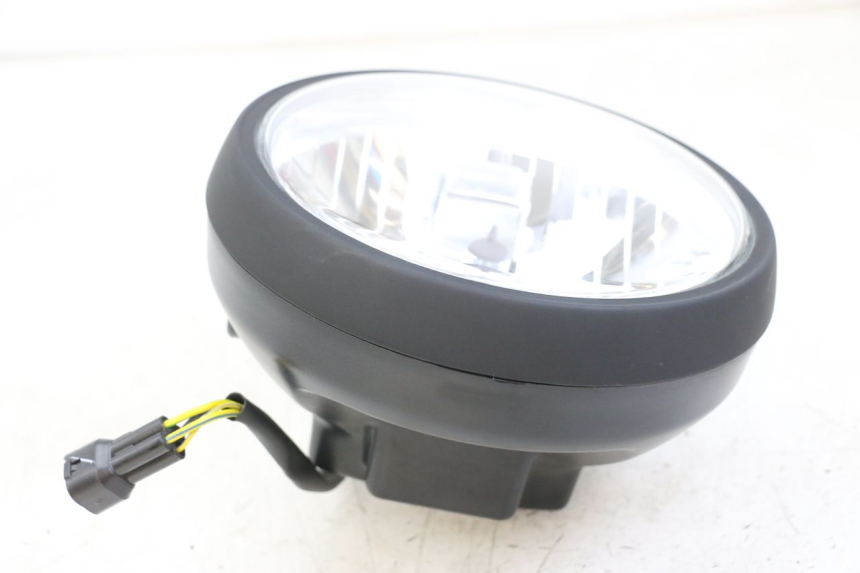 photo de HEADLIGHT ROYAL ENFIELD SCRAM 411 (2022 - 2024) - Technical close-up