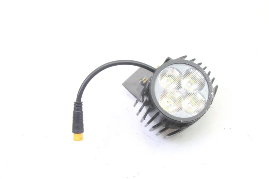 photo de HEADLIGHT HERO S10 1 - Alternative perspective