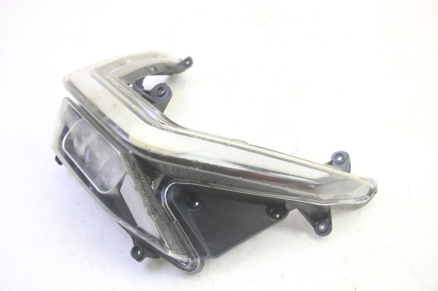 photo de FRONT HEADLIGHT JM MOTORS SANTANA EVO 50 (2024 - 2026) - Surface and material condition