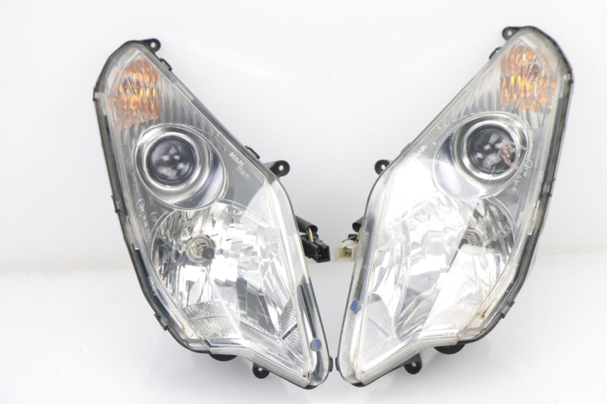 photo de HEADLIGHT PEUGEOT SATELIS COMPRESSOR K15 125 (2006 - 2009) - Main view
